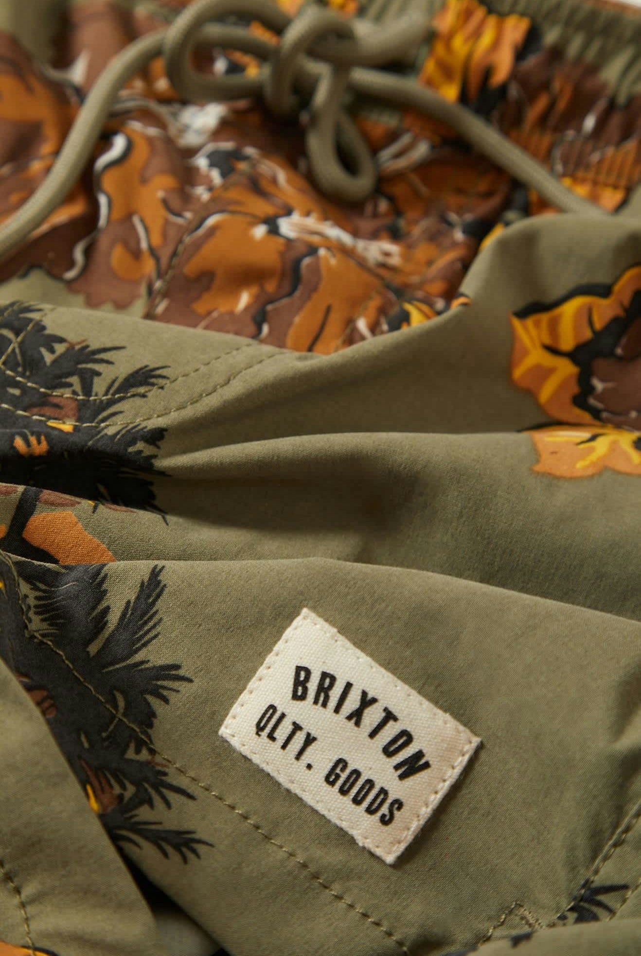 Men's Everyday Stretch Hybrid Short 7" in the color Olive Surplus Floral - Additional Laydown image