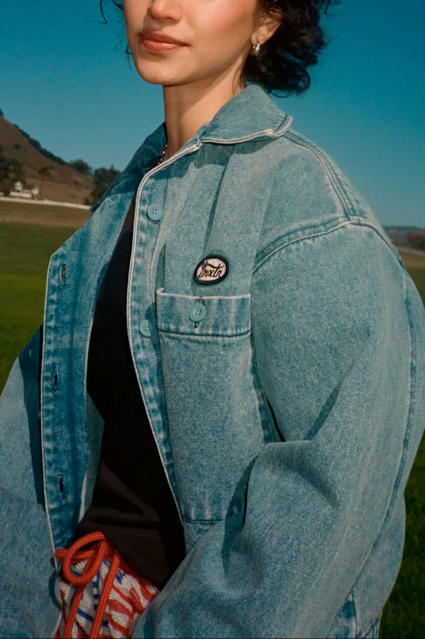 Women's Utopia L/S Overshirt in the color Light Denim - Additional Fit image