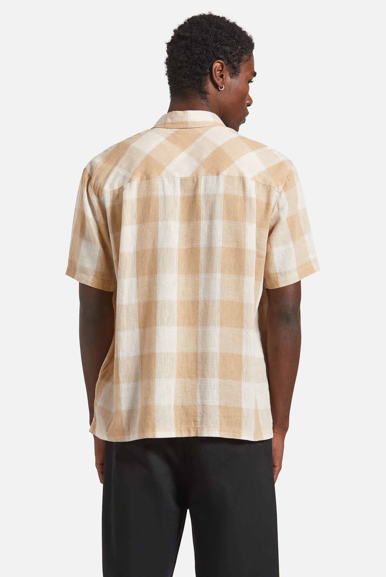 Men's Cru Linen Blend S/S Shirt in the color Off White/Sand - Men's Back View