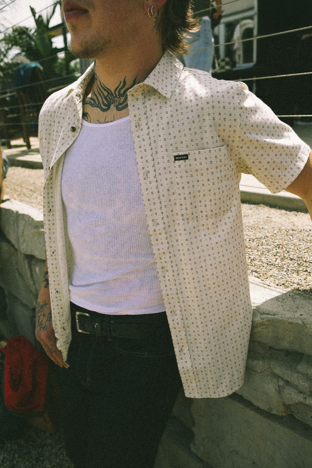 Men's Charter Print S/S Shirt in the color Off White/Micro Floral - Men's Lifestyle image