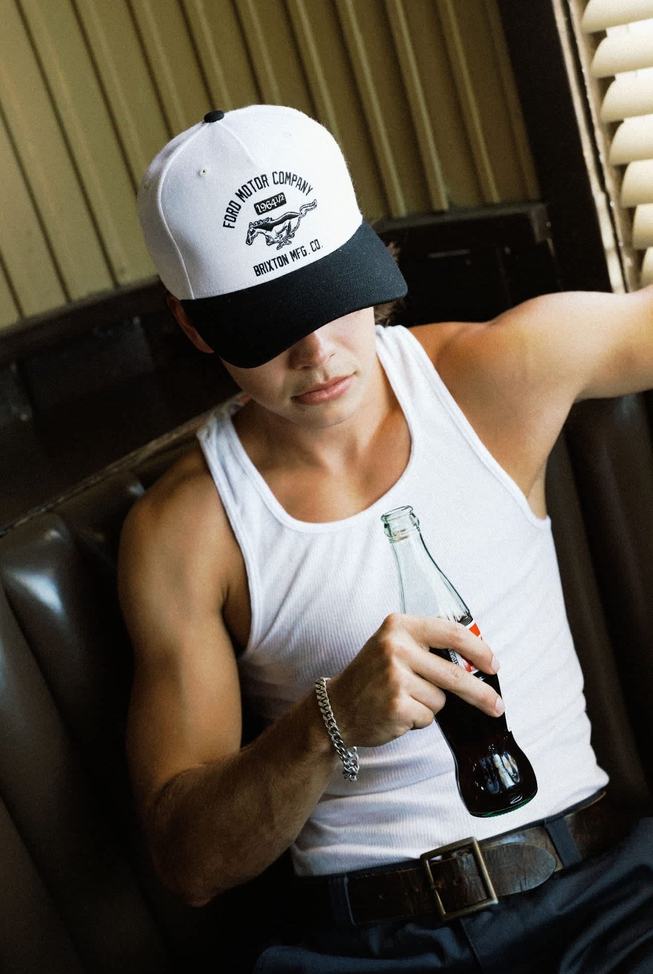 Unisex Ford Mustang Snapback in the color Wimbledone White/Burnt Rubber - Men's Lifestyle 2.0