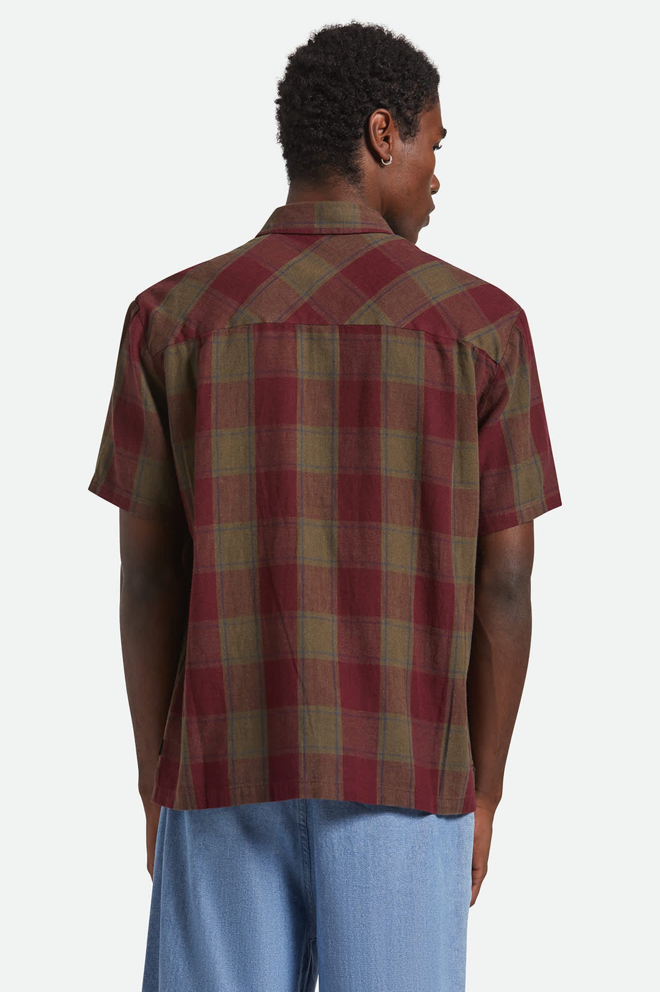 Men's Cru Linen Blend S/S Shirt in the color Olive Surplus/Port - Men's Back View