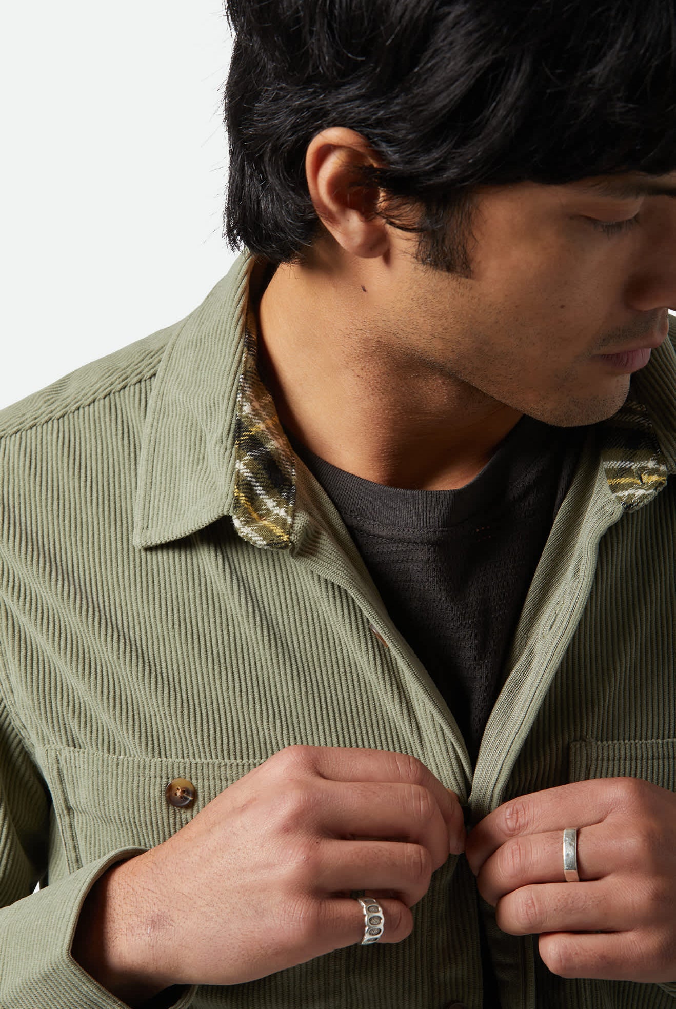 Men's The Field Corduroy L/S Overshirt in the color Military Olive - Additional Fit image