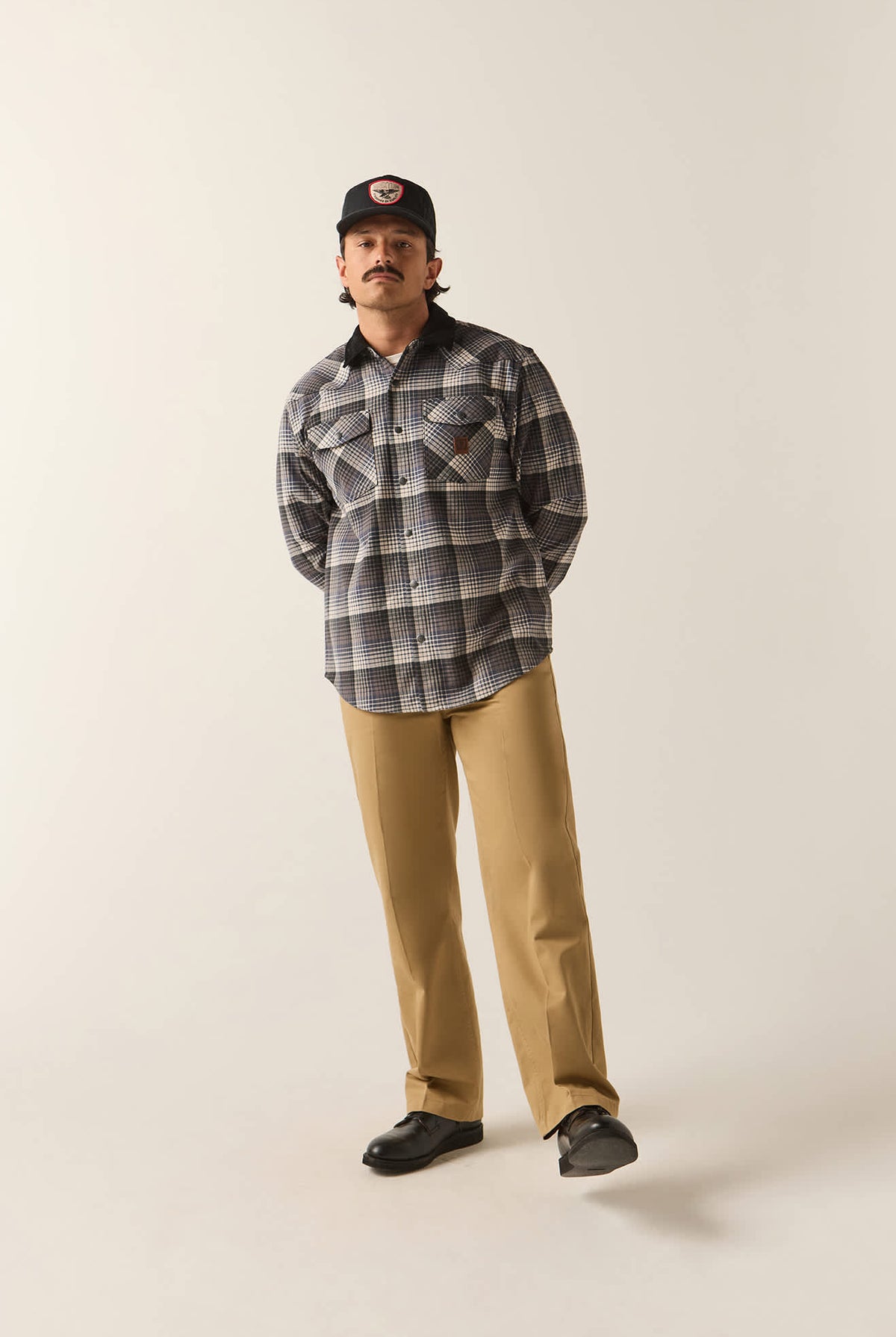 Men's Bowery Builders Ranch Performance Flannel in the color Black/Navy - Additional Fit image