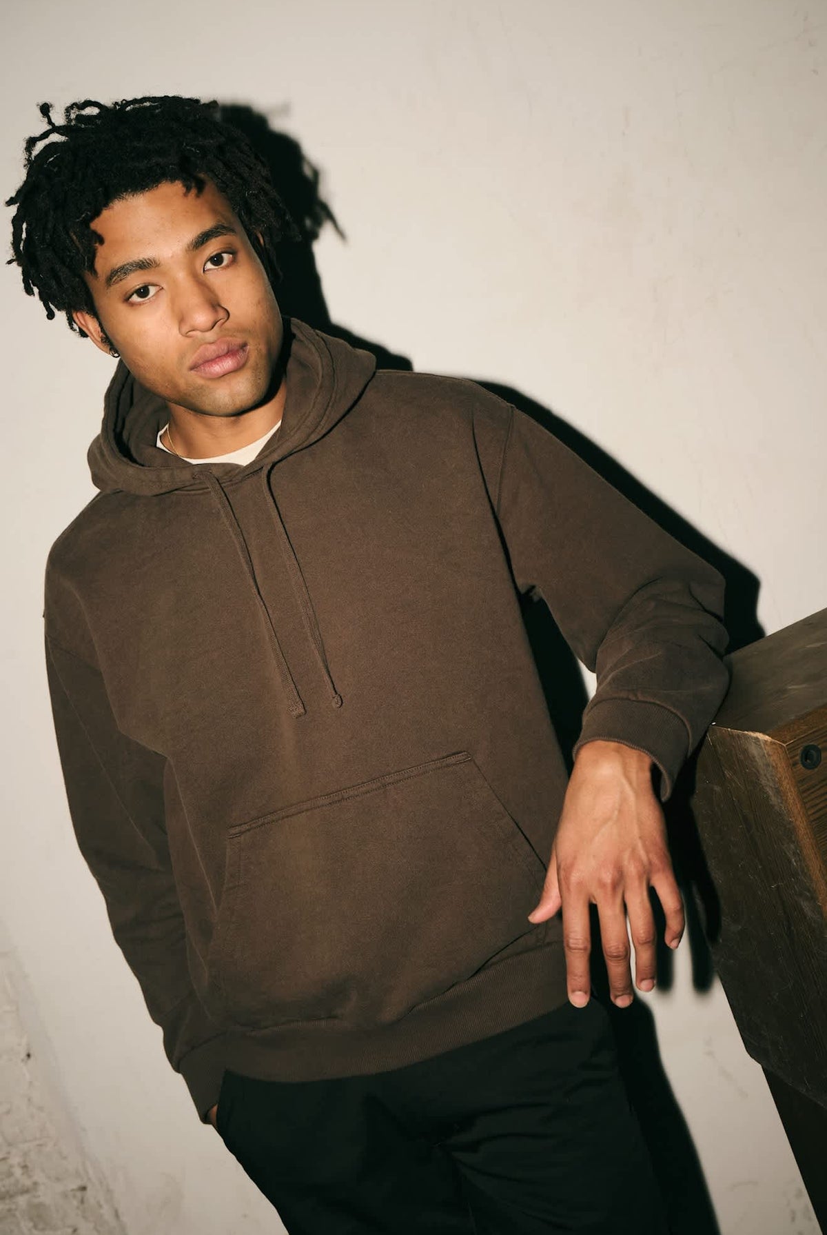 Men's Brixton Baseline Hood Fleece in the color Walnut Brown Vintage Wash - Men's Front View