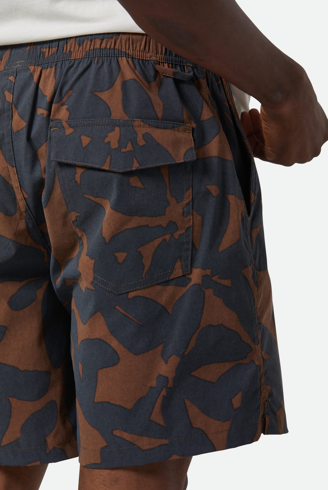 Men's Everyday Stretch Hybrid Short 7" in the color Pinecone Brown Floral - Additional Fit image