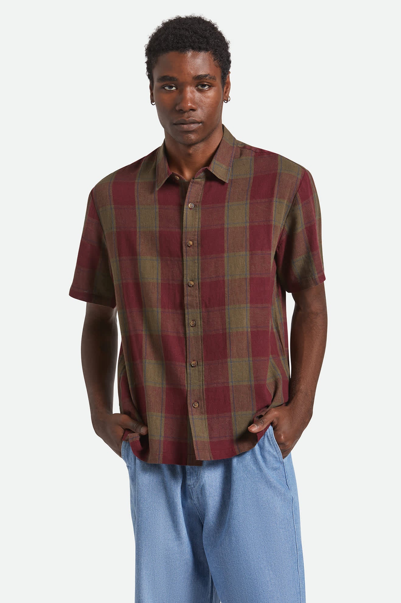 Men's Cru Linen Blend S/S Shirt in the color Olive Surplus/Port - Men's Front View