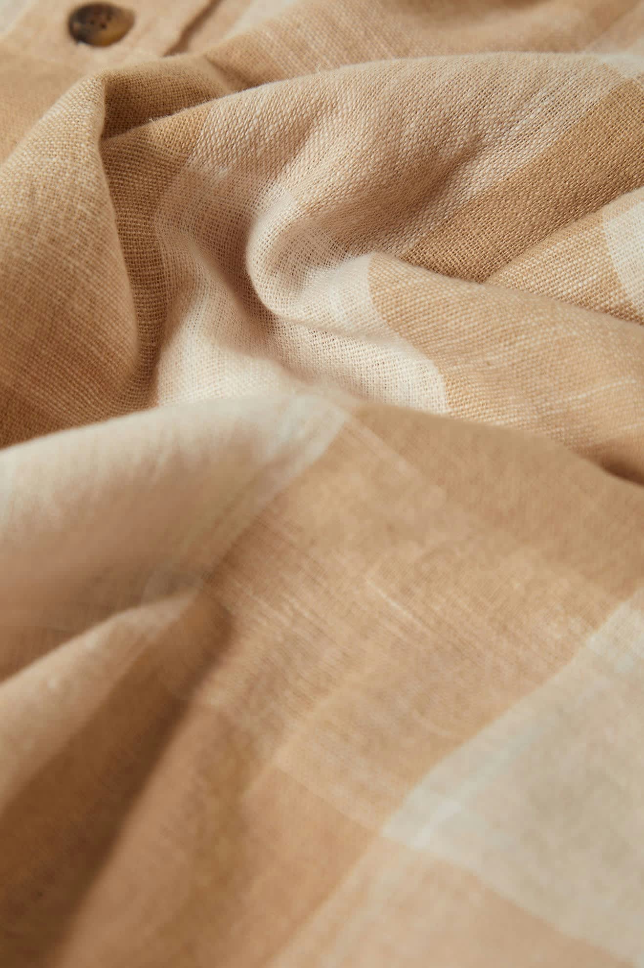 Men's Cru Linen Blend S/S Shirt in the color Off White/Sand - Additional Laydown image