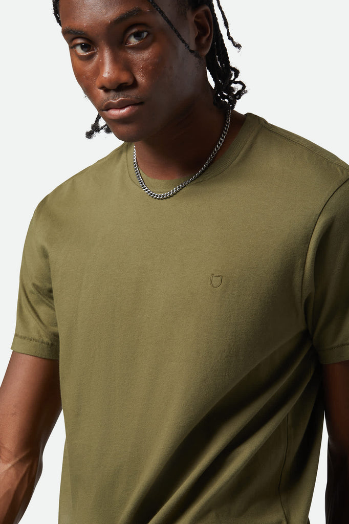 Unisex Vintage Reserve S/S T-Shirt in the color Ivy Green Sol Wash - Additional Fit View