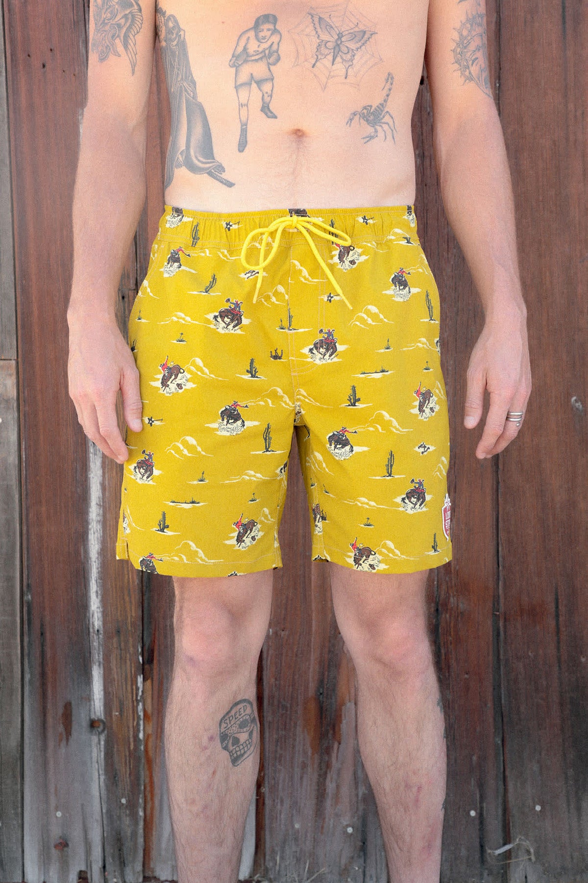 Men's Everyday Stretch Hybrid Short 7" in the color Texas Gold Lone Star - Men's Lifestyle 2.0