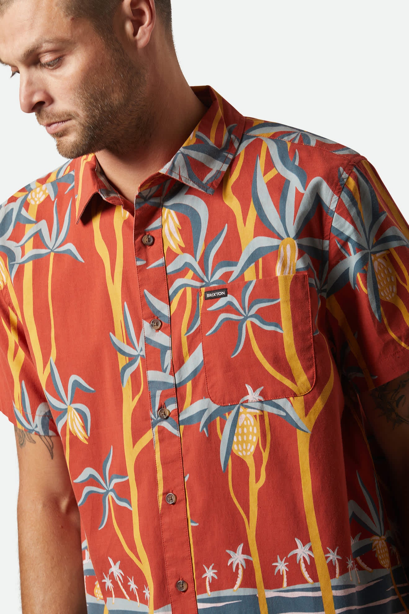 Men's Charter Print S/S Shirt in the color Dark Red Scenic Trip - Additional Fit image