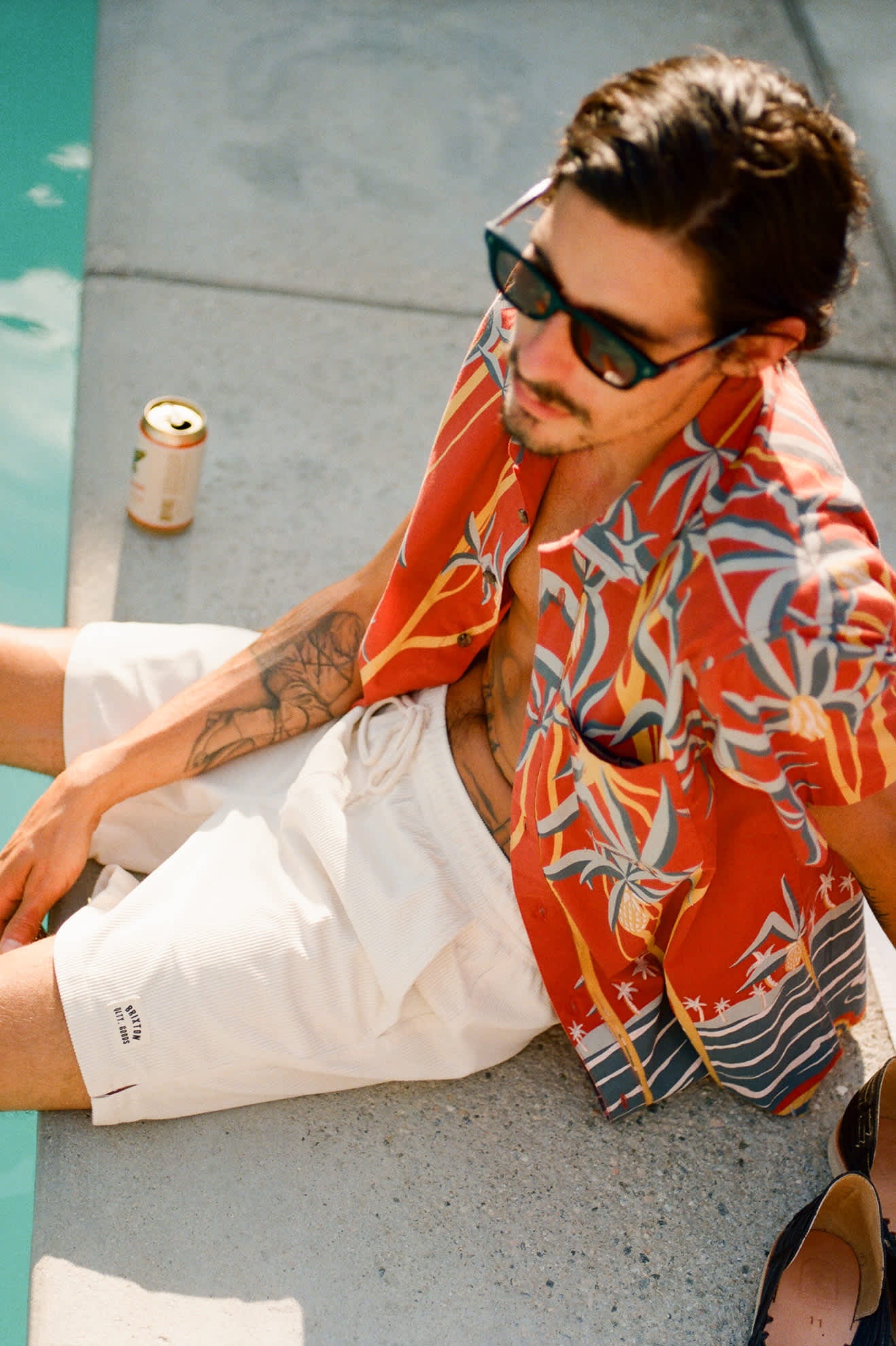 Men's Charter Print S/S Shirt in the color Dark Red Scenic Trip - Men's Lifestyle image